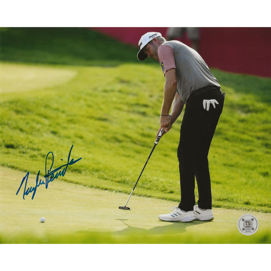 Taylor Pendrith Autographed Putting 8x10 Photo